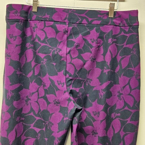 Chicos Travelers Pants Crepe Floral Straight Leg Pull On Sz 2R 12R Purple Travel - Picture 12 of 15